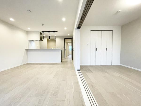 【居間・リビング】 | 宮崎台ローザ | LDK、洋室を繋げることで、より開放的な空間となります