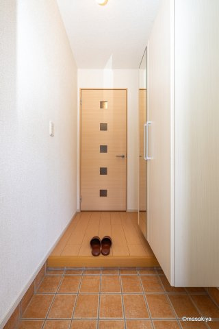 メリディアンベル稲葉の玄関