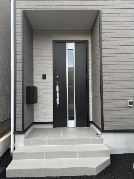 豊田市新町第2　全4棟・2号棟の玄関|訪れる人を心地よく迎え入れます。