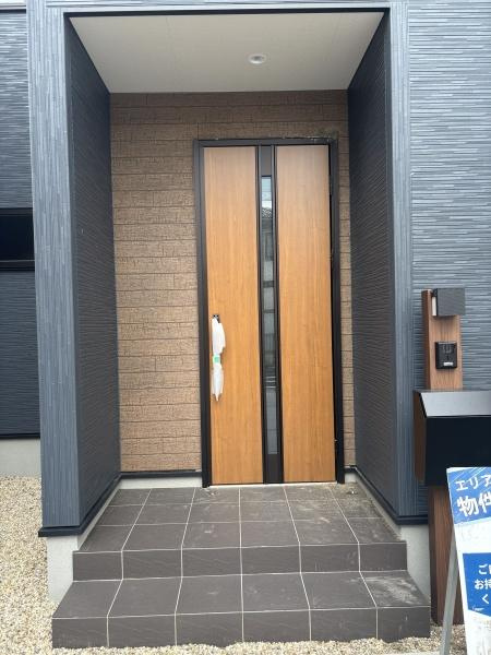 豊田市野見山町　全1棟・1号棟の玄関|訪れる人を心地よく迎え入れます。