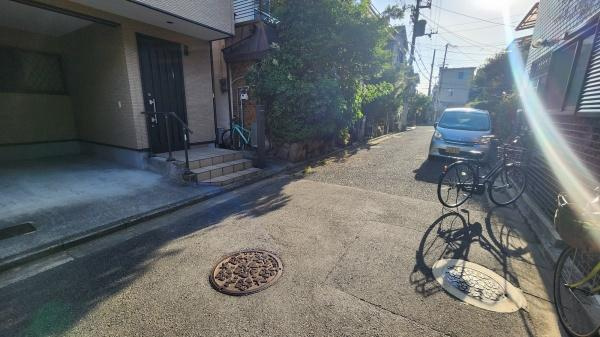 【前面道路含む現地写真】