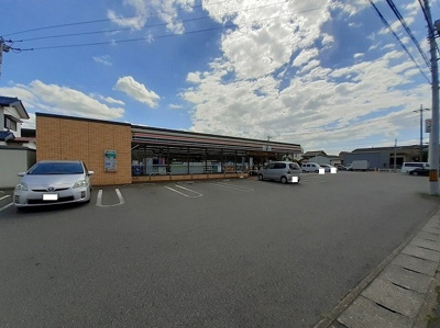【周辺】 | バレンタインＤ | セブンイレブン伊勢崎伊与久北店まで650m
