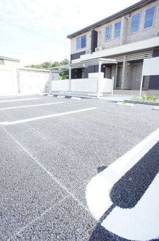 メゾン　シャルマンの駐車場
