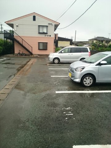 コーポ福の駐車場