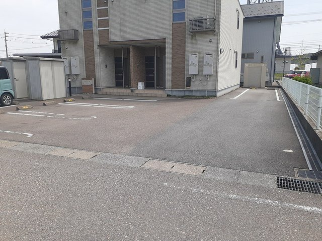 フォンティーヌⅡの駐車場