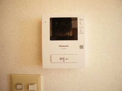 【セキュリティ】 | ヴィラルミエールＢ | 訪問者の確認ができるTVドアホン付きです♪