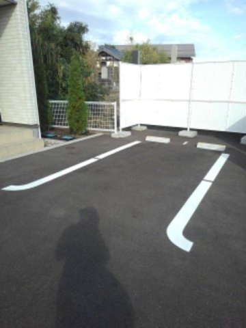 ジュネスの駐車場