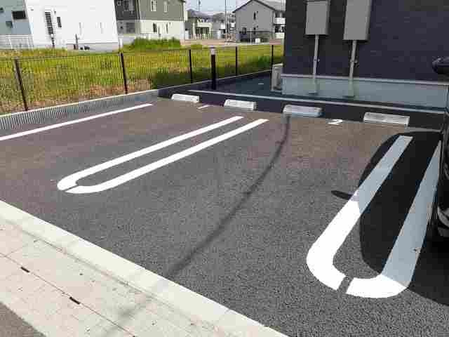 サニーコート　プティの駐車場