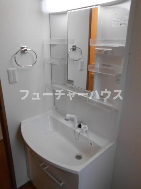三好住宅の洗面所|ゆったりとスペースのある洗面所