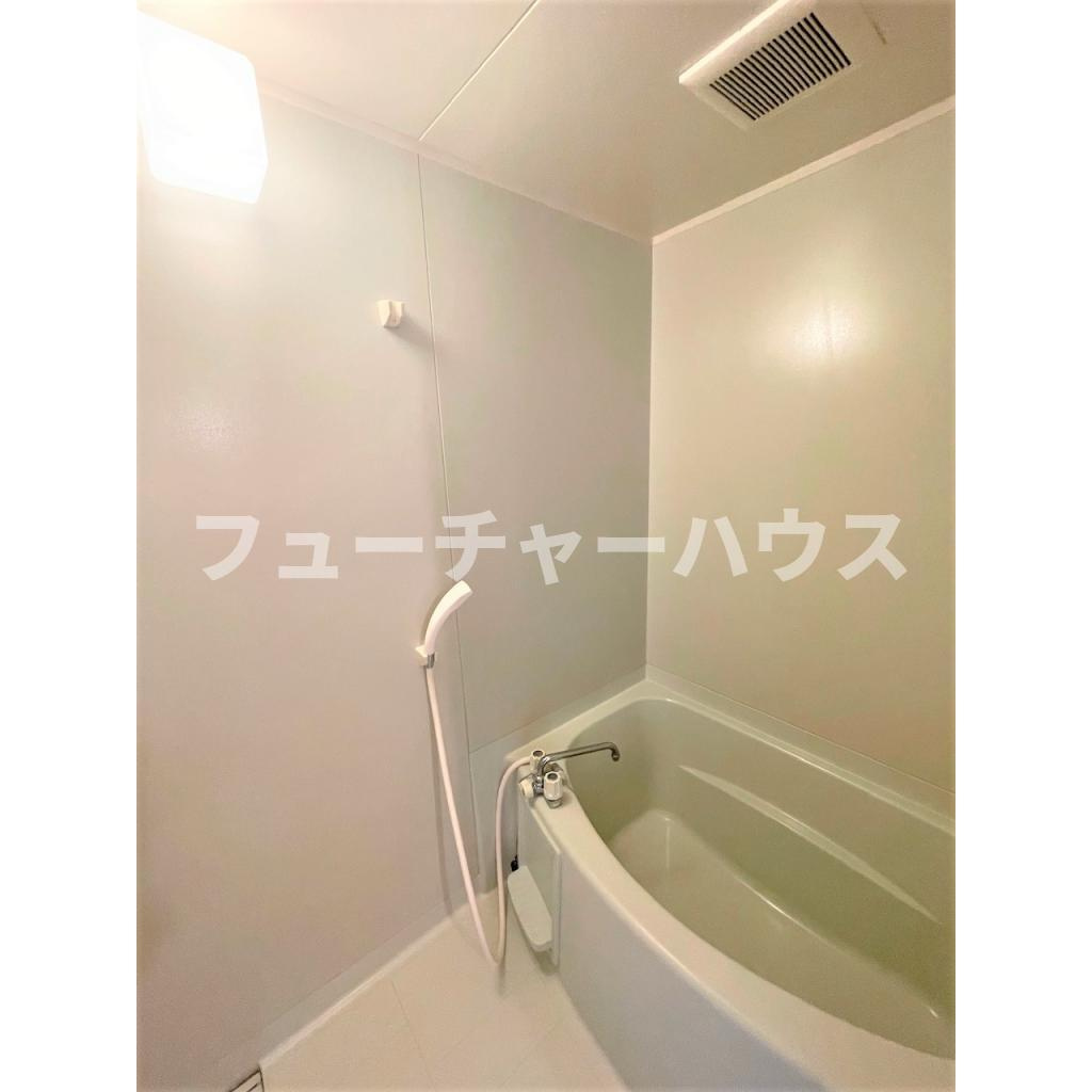ハイツフローラの浴室|※写真は102のもの