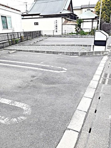 クラージュ　コートの駐車場