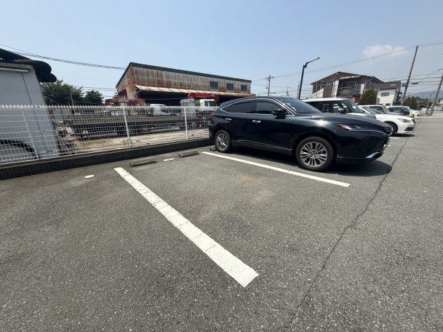 プラシードの駐車場