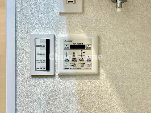 北千住ダイカンプラザの冷暖房・空調設備|【浴室乾燥機】暖房・冷風・換気・乾燥が可能です。毎日を快適に過ごせるうれしい機能が揃っています。雨の日の洗濯物も安心です。