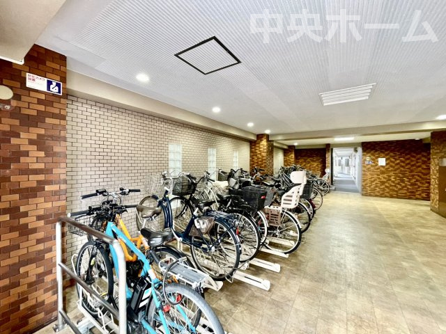 北千住ダイカンプラザの駐輪場|【自転車置き場】最新の空き状況や費用などの詳細は担当スタッフまでお問い合わせください。