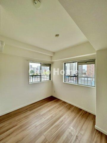 北千住ダイカンプラザの子供部屋|【子供部屋】お子様を持つ家庭の約6割が「家族や子どものため」に購入を希望。入学後の転校を避け、広い空間でのびのび育てたいなどの親心が、家探しのきっかけになっているようです。