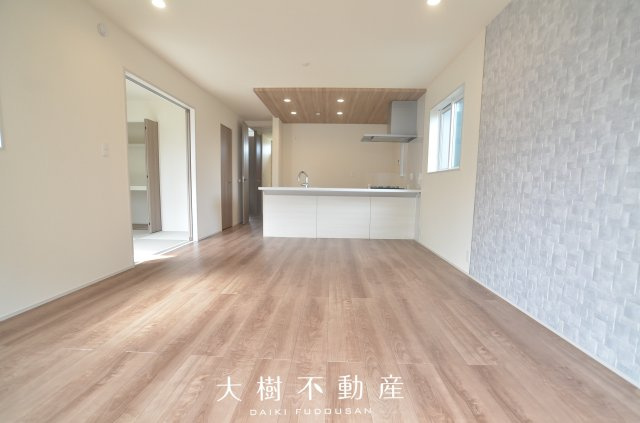 【居間・リビング】 | 座間市座間1丁目　新築戸建て　全２棟【仲介手数料無料】