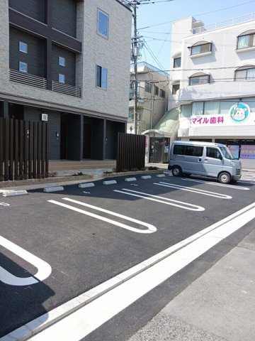 レーヴ旭Ⅰの駐車場|駐車場に車を止められます