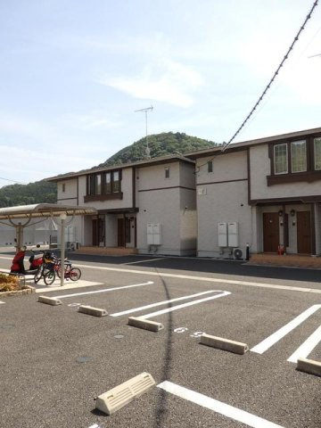 リバーサイド真倉　Ｆの駐車場|駐車場に車を止められます