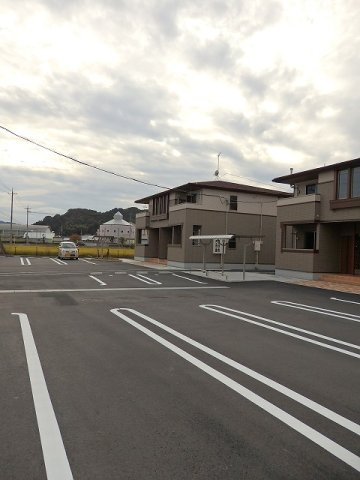 ヴィオラⅡの駐車場|車をお持ちの方に嬉しい駐車場付きの物件です