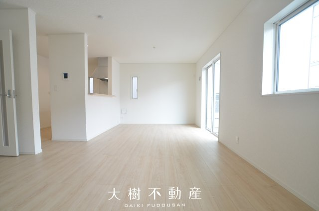 【居間・リビング】 | 海老名市今里３丁目 新築戸建て 全3棟【仲介手数料無料】