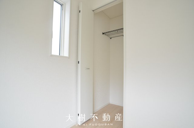 【洋室】 | 海老名市今里３丁目 新築戸建て 全3棟【仲介手数料無料】 | 2階　洋室2（5.2帖）クローゼット