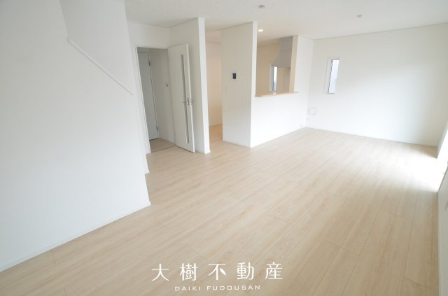 【居間・リビング】 | 海老名市今里３丁目 新築戸建て 全3棟【仲介手数料無料】