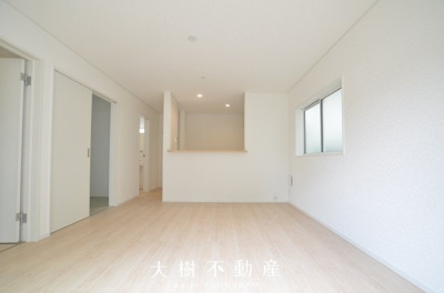 【居間・リビング】 | 海老名市今里３丁目 新築戸建て 全3棟【仲介手数料無料】