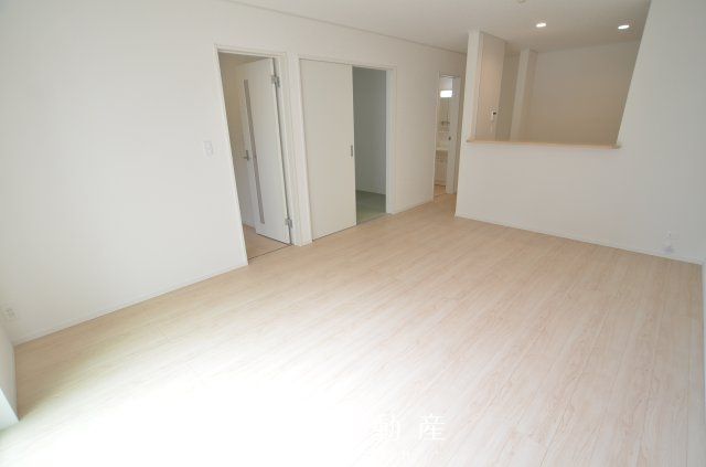 【居間・リビング】 | 海老名市今里３丁目 新築戸建て 全3棟【仲介手数料無料】