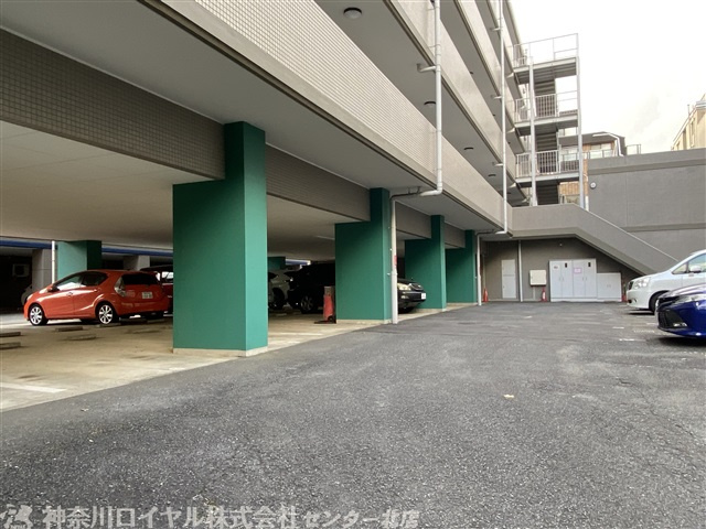 【駐車場】