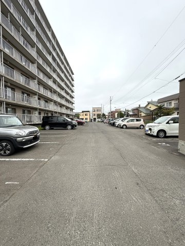 アカシヤコート北都の駐車場