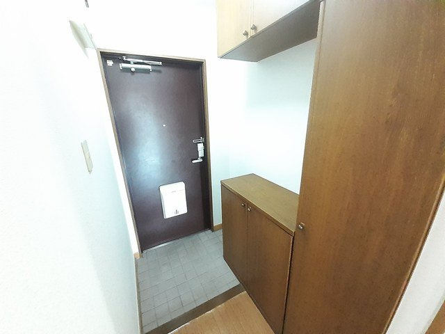 ヴィラ・サンパティークの玄関|収納もある玄関です
