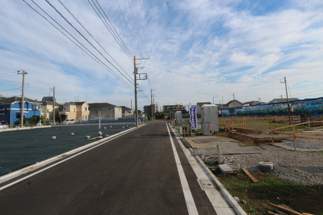 【Heartfull Town】鈴木町１丁目295番４の外観|
全棟カースペース2台分完備！人気の低層住居専用地域は落ち着いた住環境です。