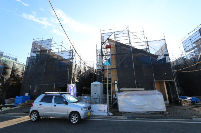 【Heartfull Town】鈴木町１丁目295番４の外観|全棟カースペース2台分完備！人気の低層住居専用地域は落ち着いた住環境です。