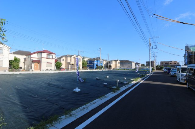 【Heartfull Town】鈴木町１丁目295番４の外観|お出かけ前や帰宅時の準備を心地よくサポートする、使いやすい洗面室のある間取り。