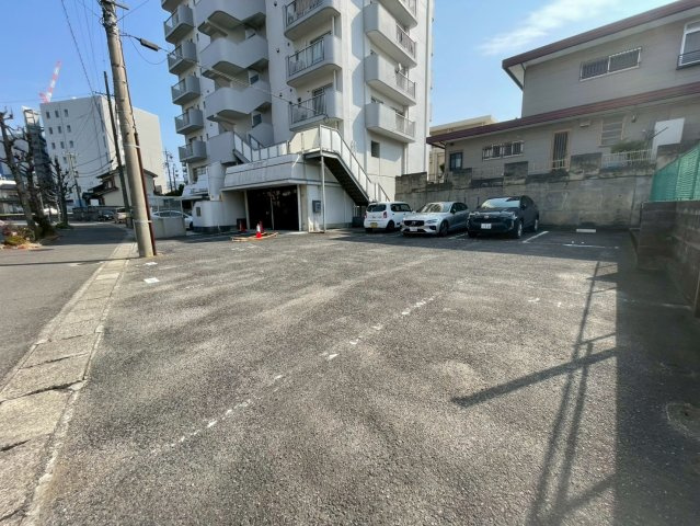 ホワイトキャッスル豊田I　１F　店舗の駐車場