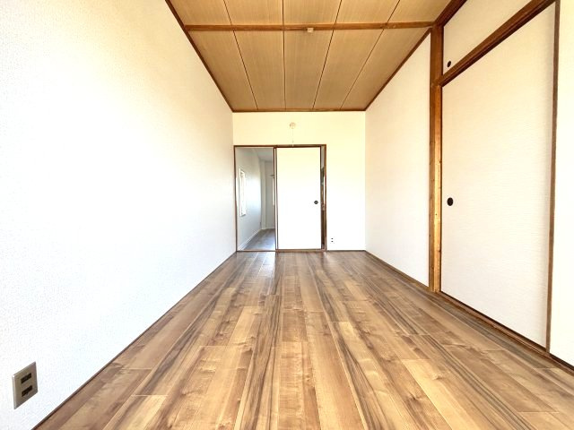 シャトードイワネ２号館の洋室