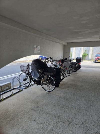 ファミール伏見A棟の駐輪場