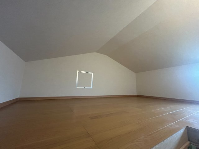 向日市鶏冠井町番田の収納|小屋裏収納（約6帖）