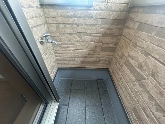向日市鶏冠井町番田のバルコニー|バルコニーに蛇口がございます。