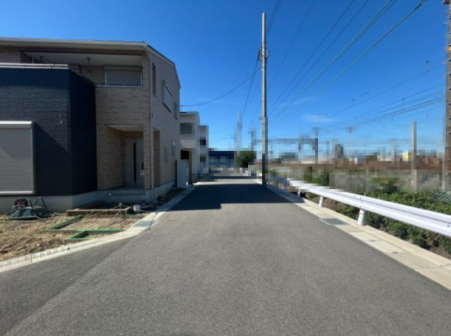 向日市鶏冠井町番田の前面道路含む現地写真|前道は広々約6ｍ！