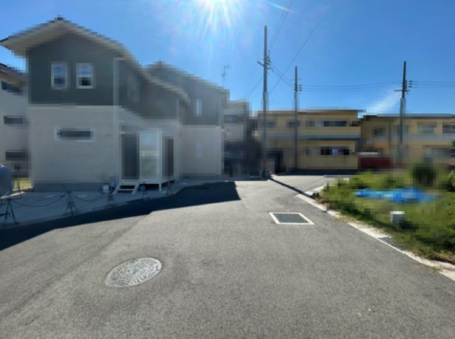 向日市鶏冠井町番田の前面道路含む現地写真|開放感ある立地です。