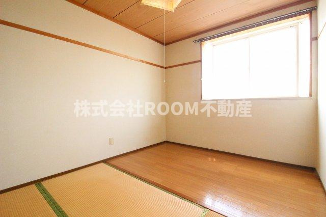 メゾン吉尾の寝室|広くて明るい寝室