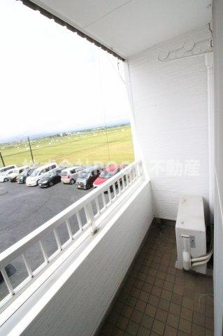 メゾン吉尾のバルコニー|バルコニーからの眺めを楽しみながら食事をしませんか