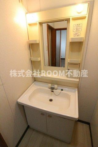 メゾン吉尾の独立洗面台|独立洗面台あり、毎朝おしゃれに忙しい女性の方におすすめです