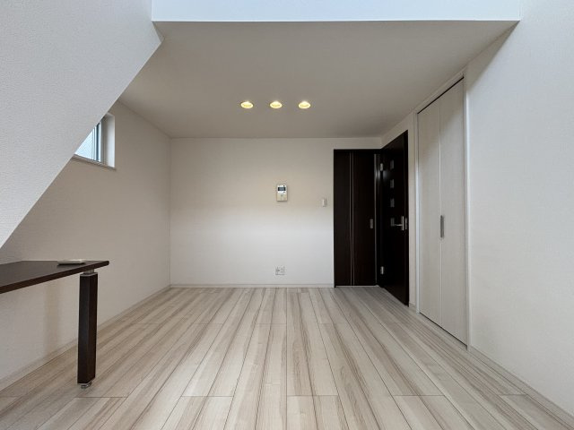 川崎市多摩区宿河原４丁目のアパートの居間・リビング
