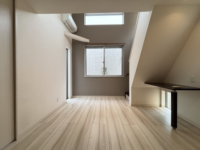 川崎市多摩区宿河原４丁目のアパートの居間・リビング