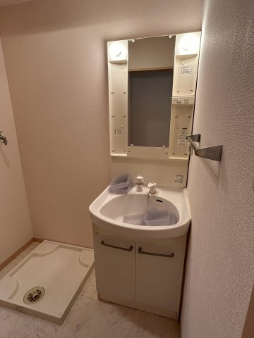 シャルマン松香園（ショウコウエン）の洗面所|ゆったりとスペースのある洗面所