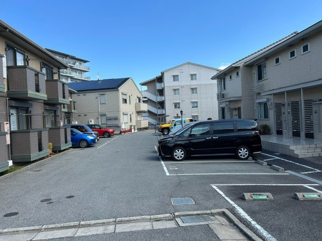 シャルマン松香園（ショウコウエン）の駐車場|駐車場に車を止められます
