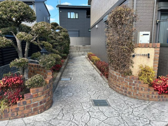 シャルマン松香園（ショウコウエン）のエントランス|落ち着いたエントランスです