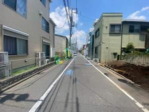 【前面道路含む現地写真】 | 前面道路幅員約6.3ｍで開放感あり！
